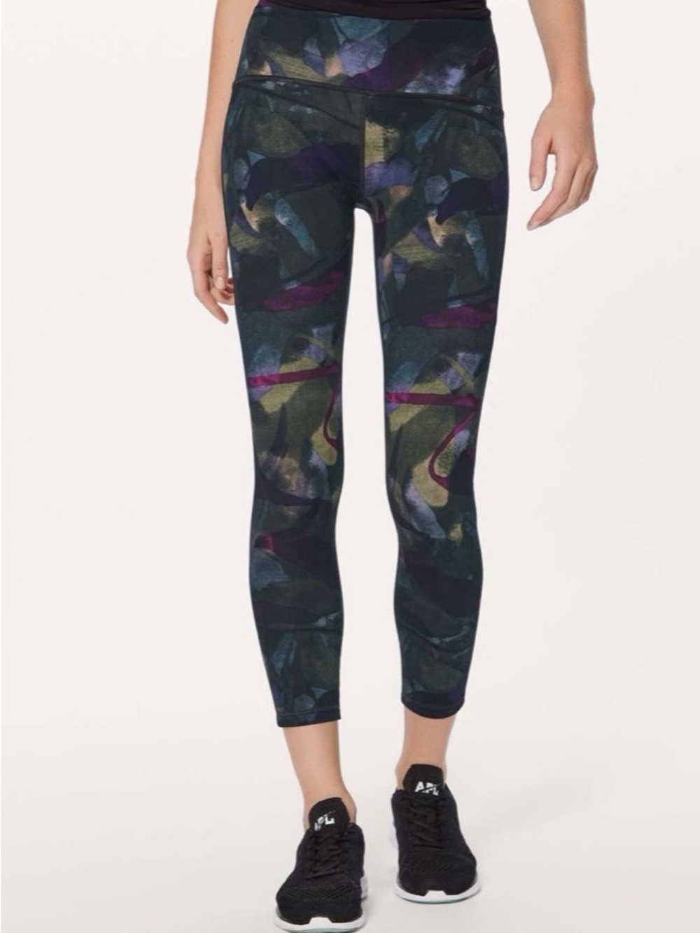 Lululemon Train Times 7/8 Pant *25"
Aura Dark Chrome Multi / Midnight Navy sz 6